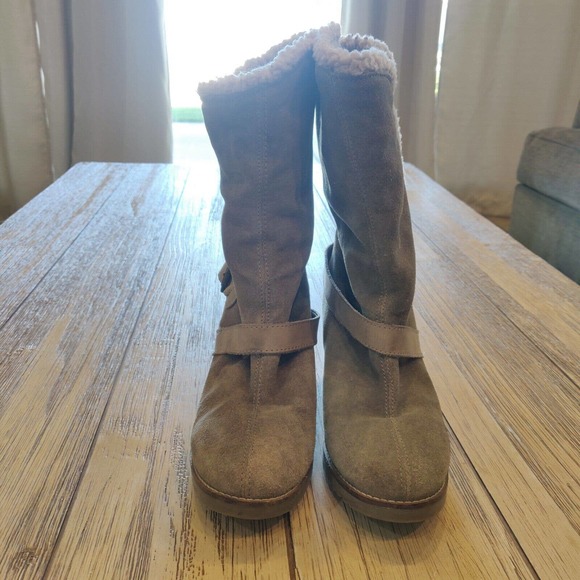 Skechers Women's Mid-calf Boot Wedge Heel Taupe Size 8 Suede Cozy Strappy. - Picture 3 of 6